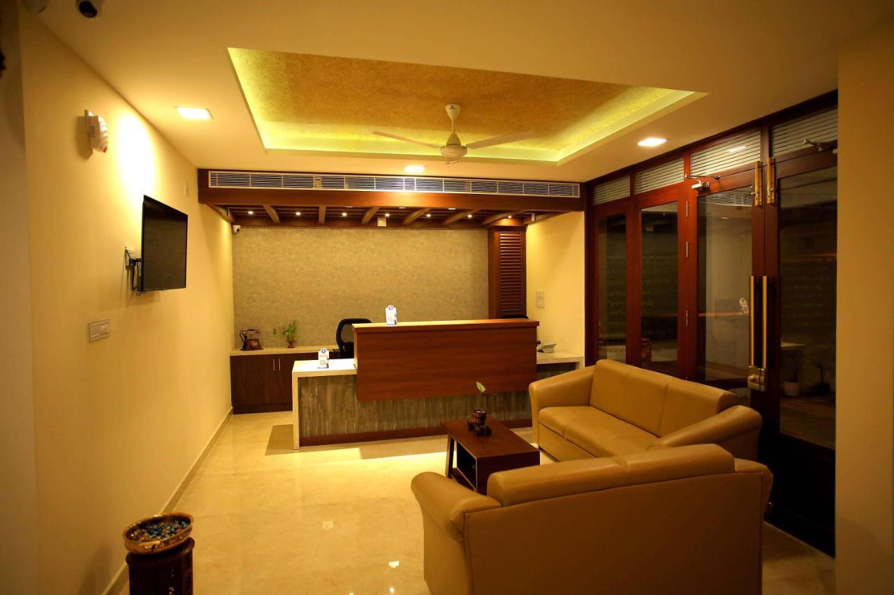 Hotel Kira Palace Residency Ernakulam Exterior foto