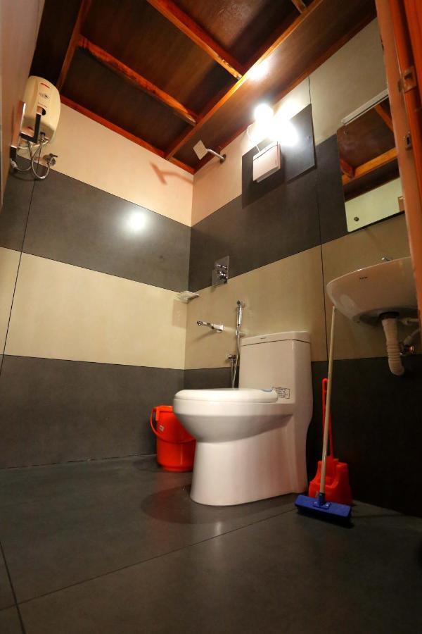 Hotel Kira Palace Residency Ernakulam Exterior foto