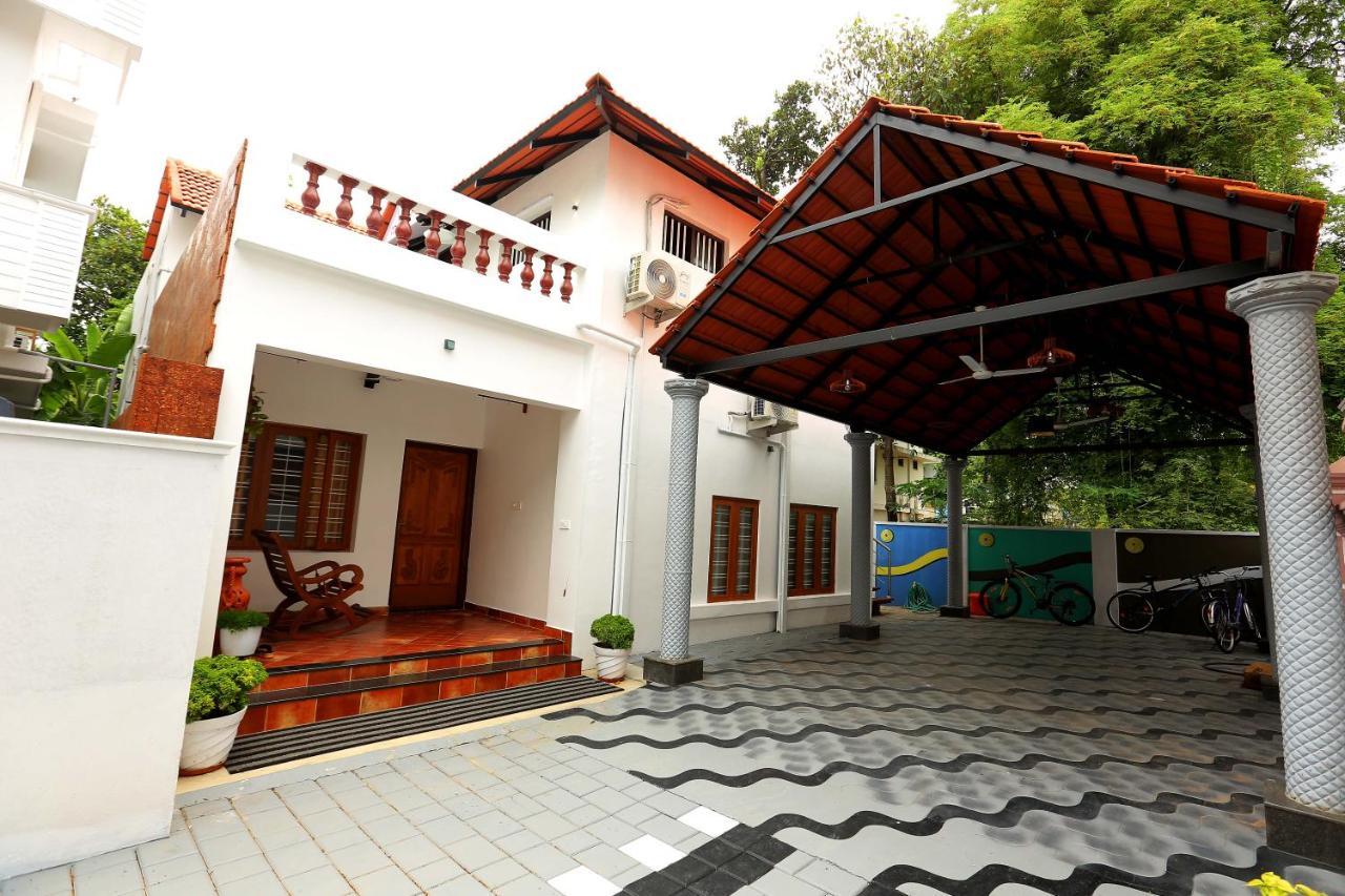 Hotel Kira Palace Residency Ernakulam Exterior foto