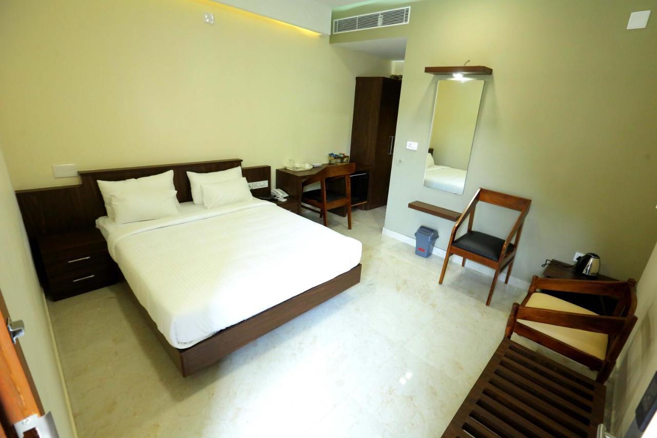 Hotel Kira Palace Residency Ernakulam Exterior foto