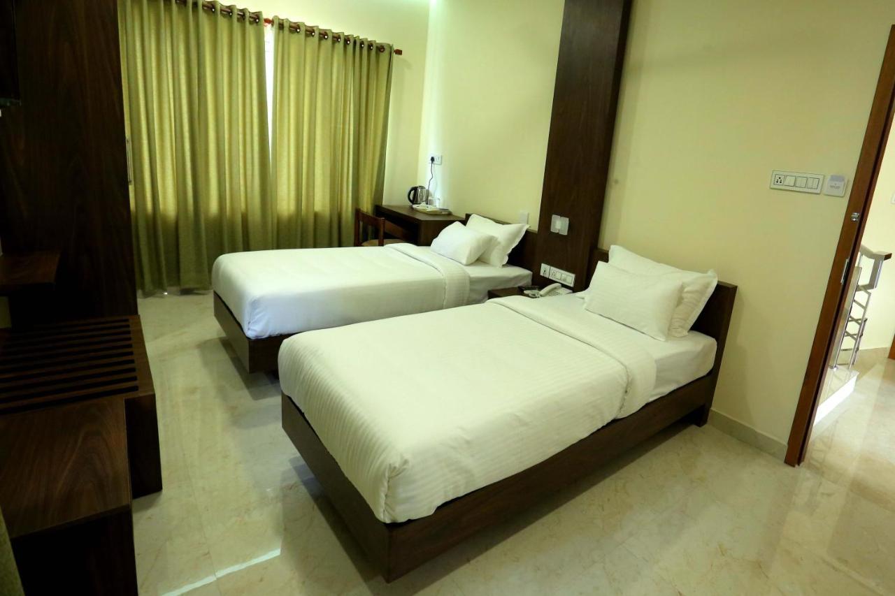 Hotel Kira Palace Residency Ernakulam Exterior foto