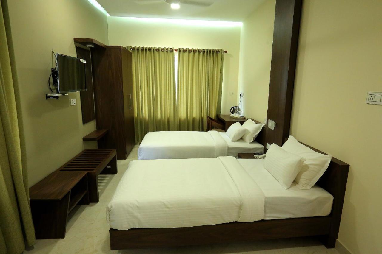 Hotel Kira Palace Residency Ernakulam Exterior foto