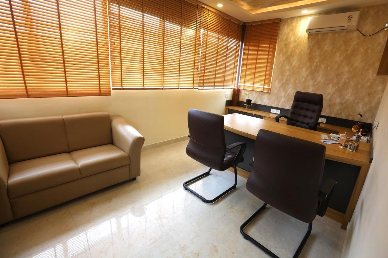 Hotel Kira Palace Residency Ernakulam Exterior foto